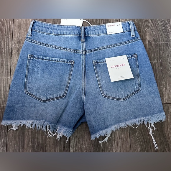 Denim shorts from Vici size small NWT - Picture 2 of 4